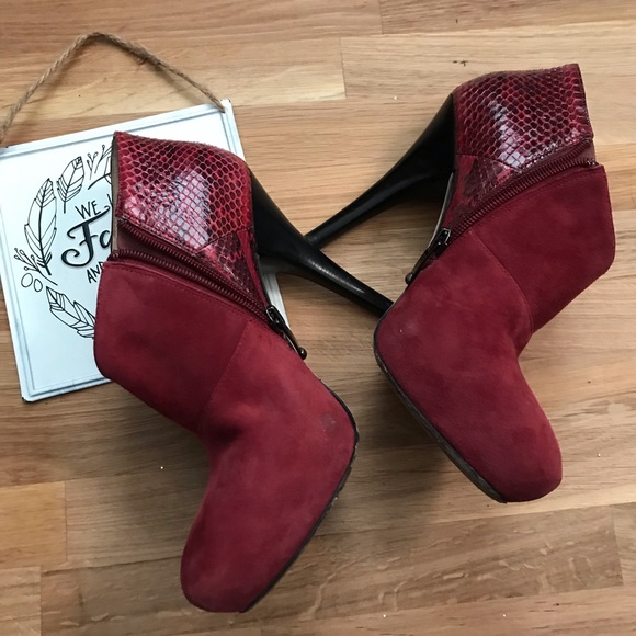 Via Spiga Red Suede Snake Print Heel Booties Sz 7M - Picture 4 of 8